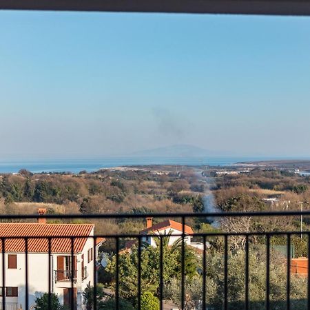 Sea View Apartment Liznjan Bagian luar foto