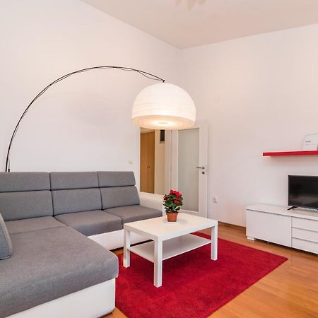 Sea View Apartment Liznjan Bagian luar foto