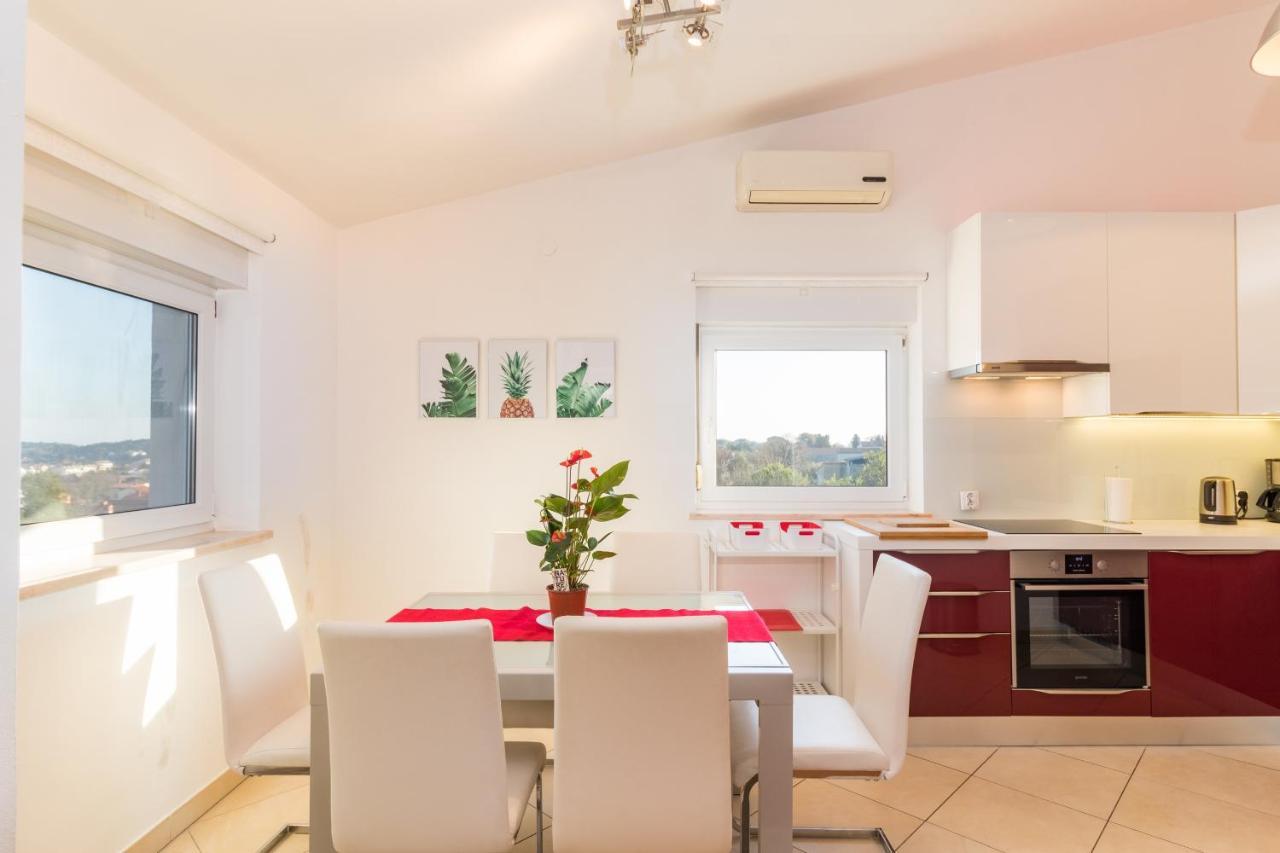 Sea View Apartment Liznjan Bagian luar foto