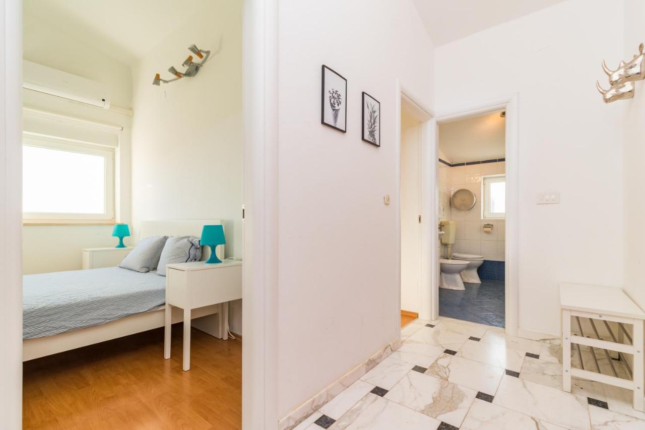 Sea View Apartment Liznjan Bagian luar foto